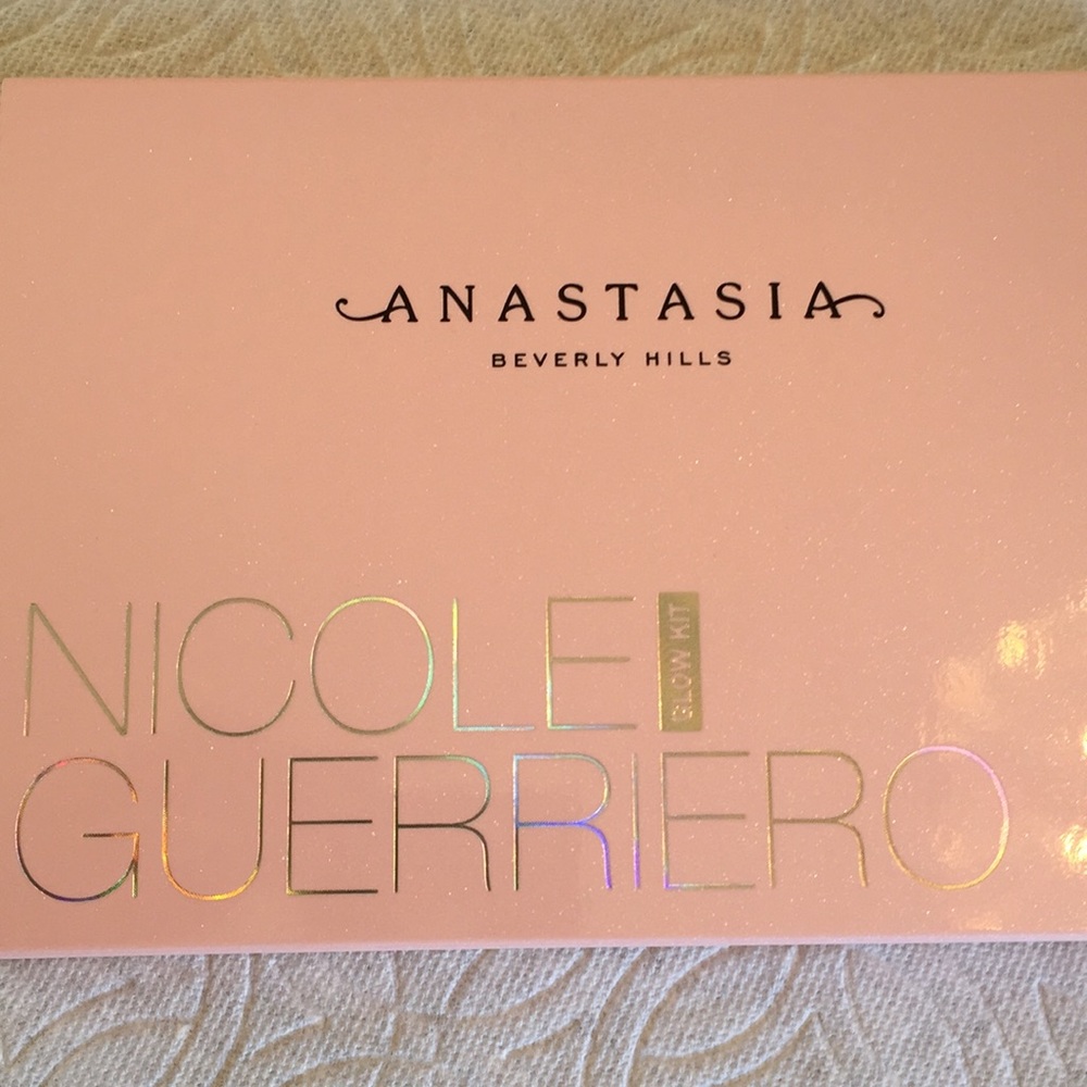 Anastasia Beverly Hills Nicole Guerriero Glow Kit